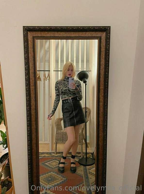 I like to dress out of the ordinary and apply different look..