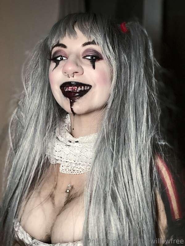 I just want to play 🤡🖤