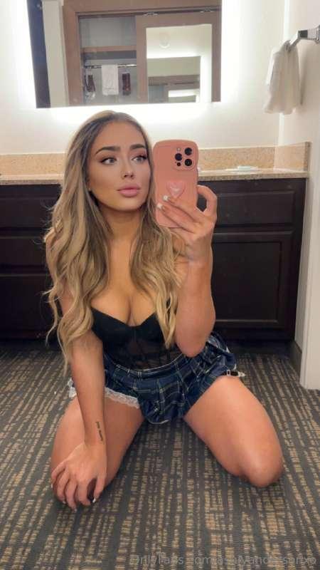 Can I be your distraction for today? 😈