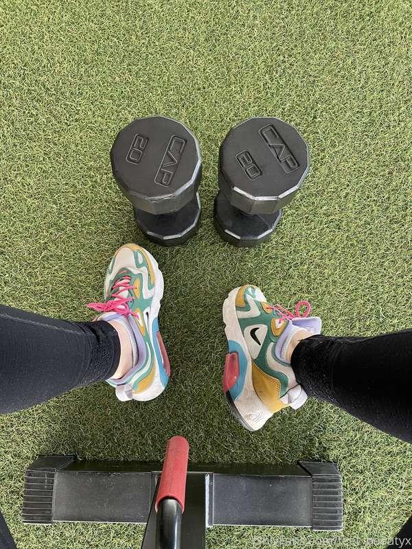Some gym teasers 🤭 hope the guy working out near me saw me a..
