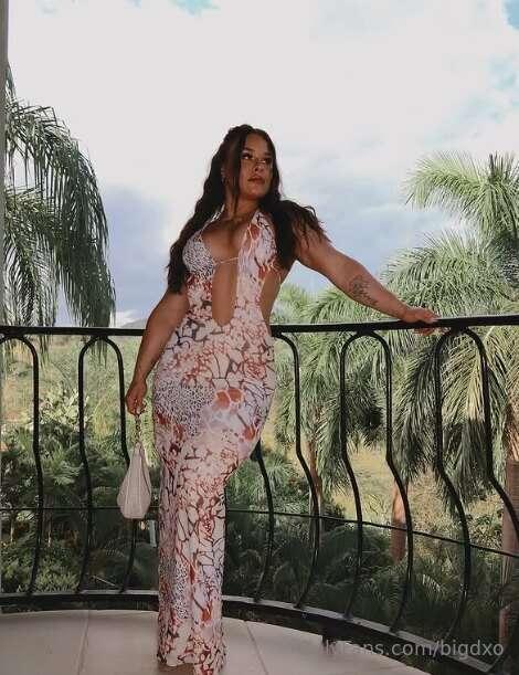 I make the dress look good and I’d make you weak with just o..