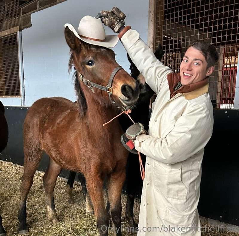 I look better in less… wanna prove me right? 😏💦