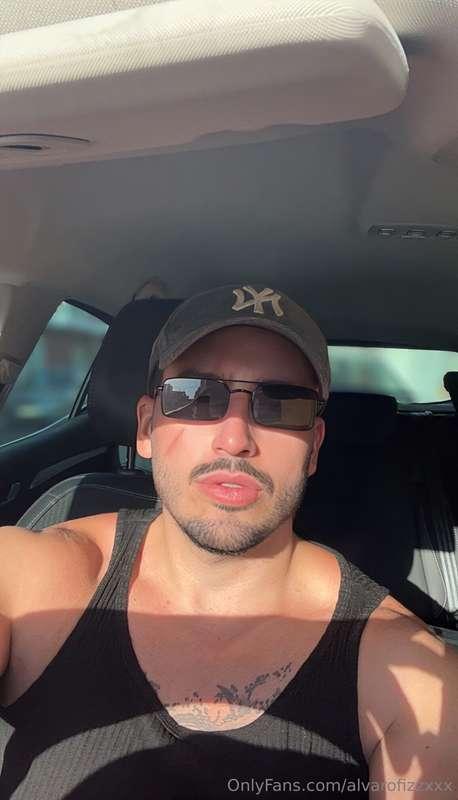 Ha llegado tu uber. Te montas?