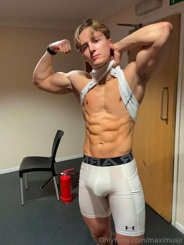 Post workout selfie, I really am the Full package 😉 💪🏼 😈