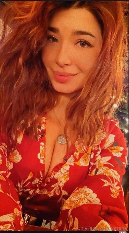 This girl is ready for Christmas Eve!!!!💕🎄🤶 