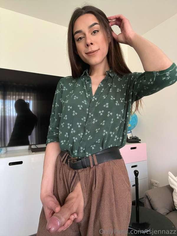 Hey hey  Gotten some request for pics with my dick out of my..