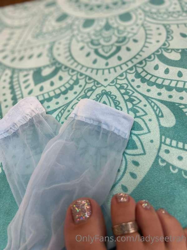 New pedi, silver sparkles. Do you like things that shine too..