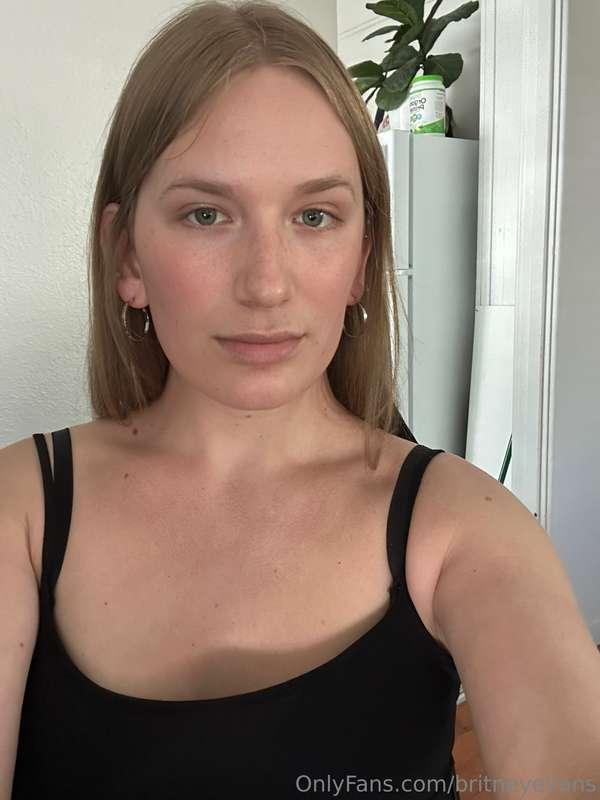 Would you cum all over my pretty face?😊😘