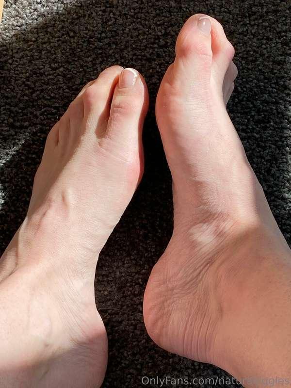 An introduction to my feet! Everyone should know what the fe..