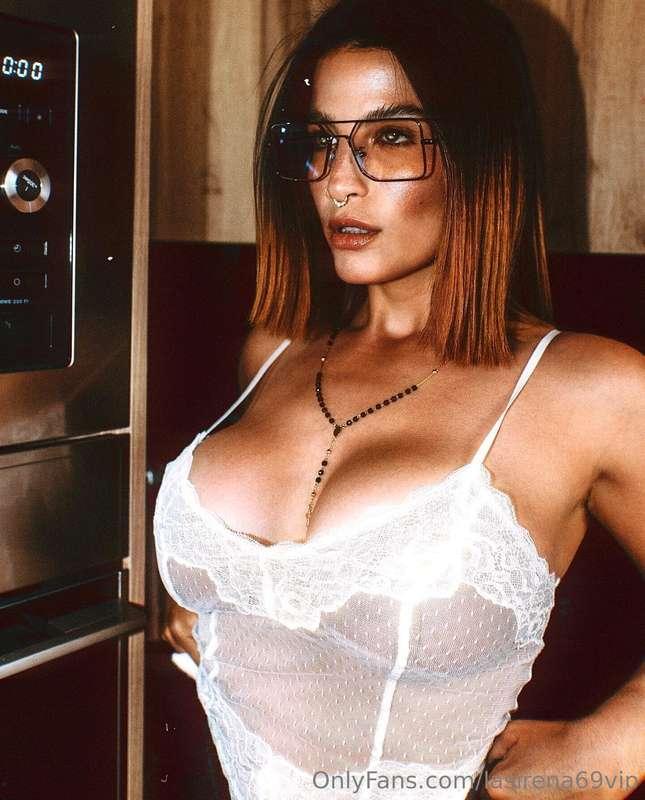 What can I send you to help you cum? 💋