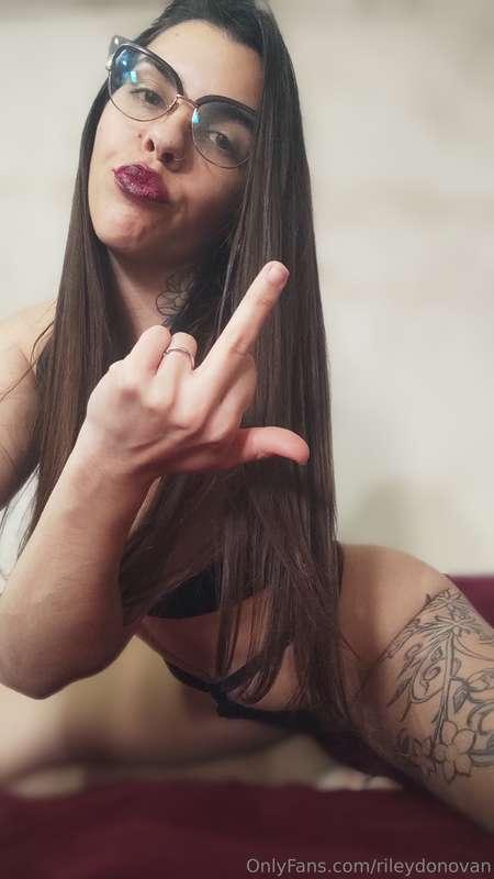 ## If my middle finger is longer than your dick TIP $6 on th..