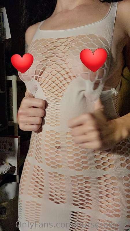 Cum check out my VIP page so you can see me head to toe nude..