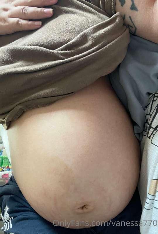 For the ones who love belly rubbing and tits 🤰🏽😇