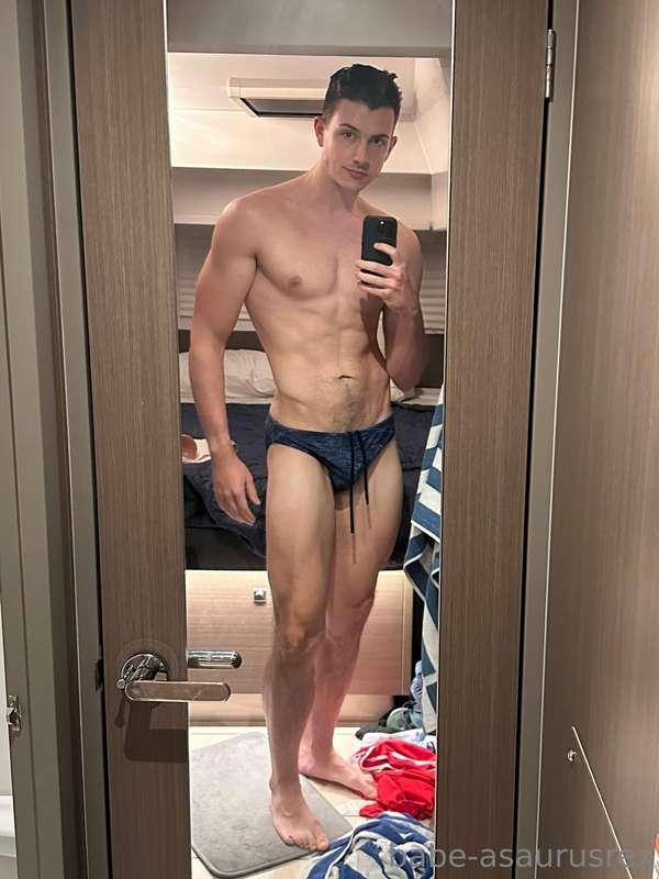 I love being in a speedo and having my locked clit and plugg..