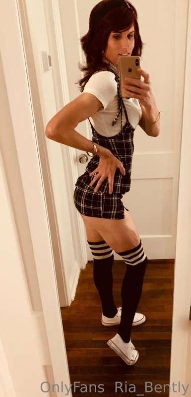 Happy Friday everyone!  Feeling flirty😼