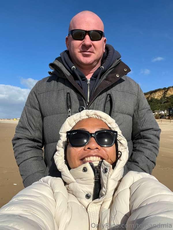 Brrrr it’s so windy at the beach today 🥶