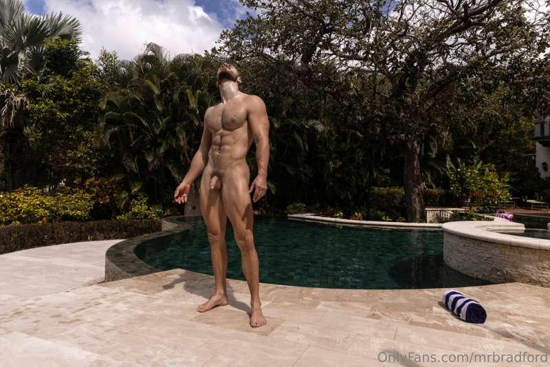 This is how I do pool days ;) Photos by the incredible @rick..