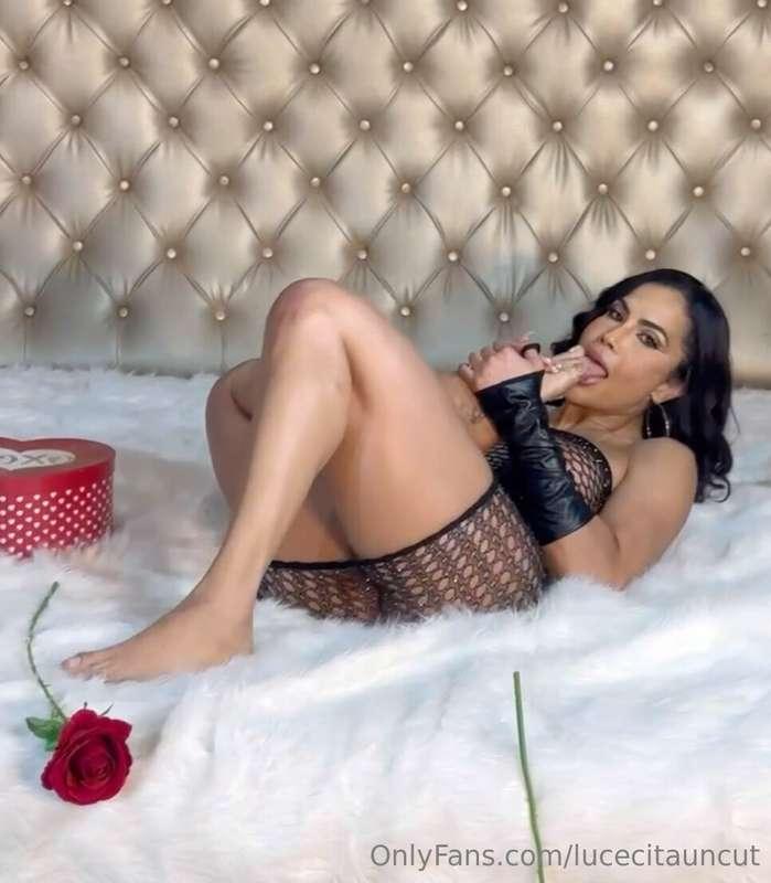 Your ***fetish mistress*** is at it again 😈 ...ready to give..