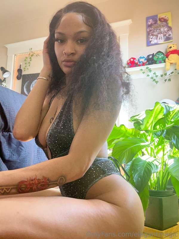 Have some sexy shoots coming 🔜 🎥🖤