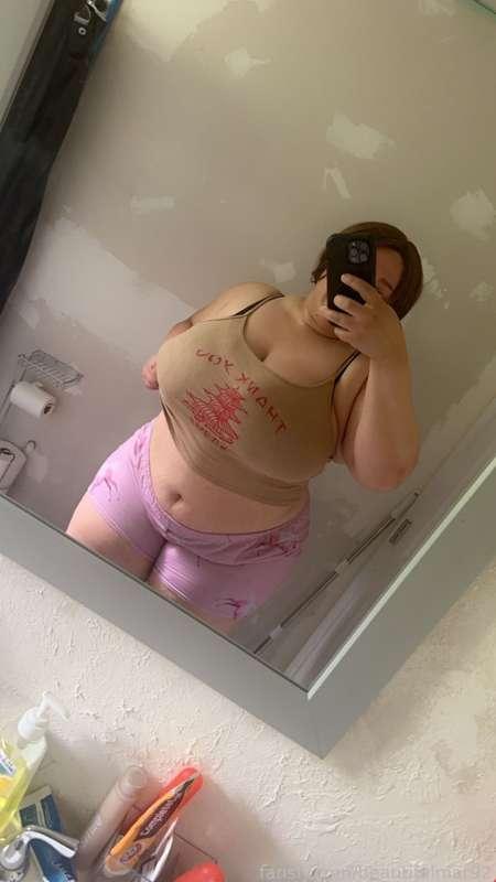 Good Morning. Feeling my body atm.🖤