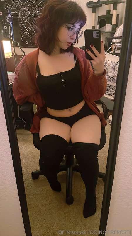 Hope you’re having a good night 🥰  who’s excited for Hallowe..