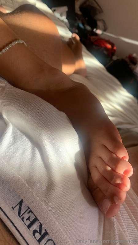 ## 🦶🏻 Do you like footjob baby? 🦶🏻