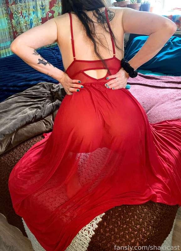 This night gown makes me feel elegant 