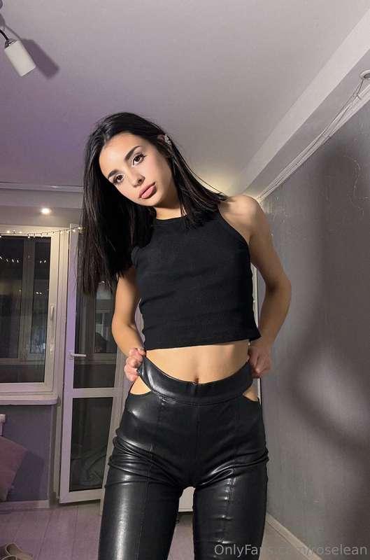 do I look good in black?🖤