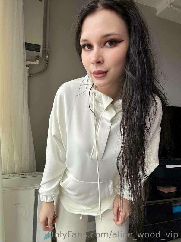 Do you like it with or without makeup?🤍🖤🤍