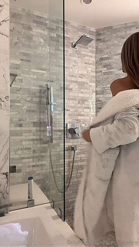Had some fun in the shower, wanna see me drop my bathrobe fu..
