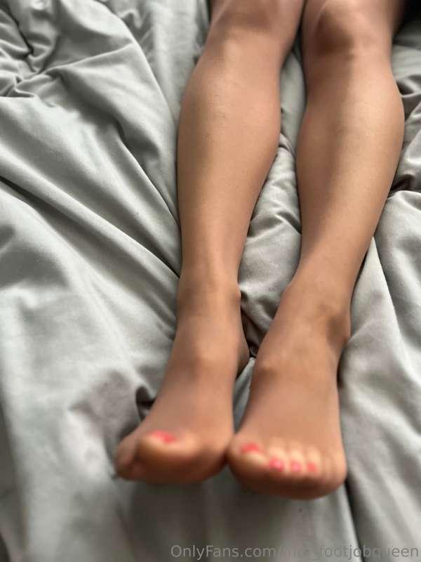 mrs_footjobqueen image #12