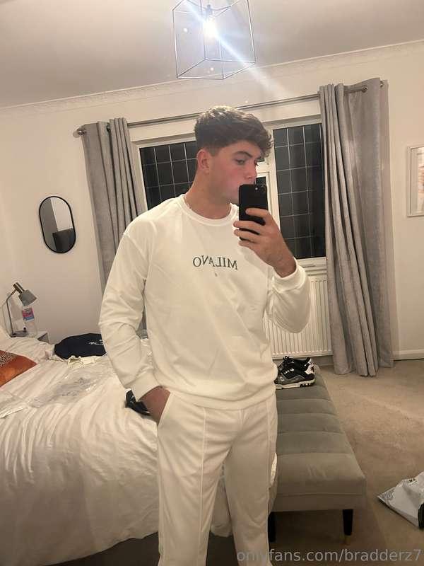 The face, the hairy body a good mix?🙈