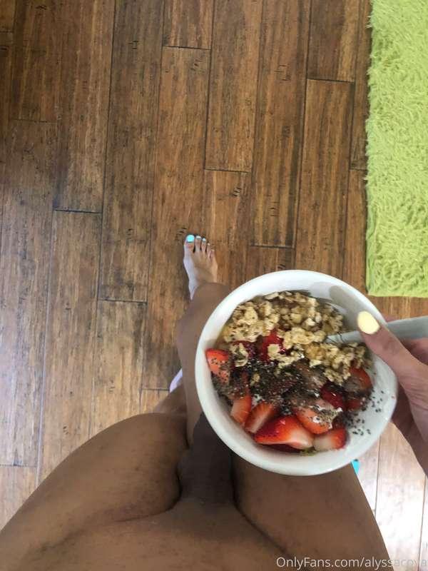 A little morning breakfast for both of us ;) I’ll take the b..