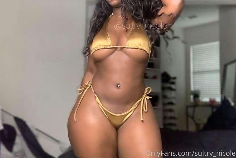 Help me untie this👙💋