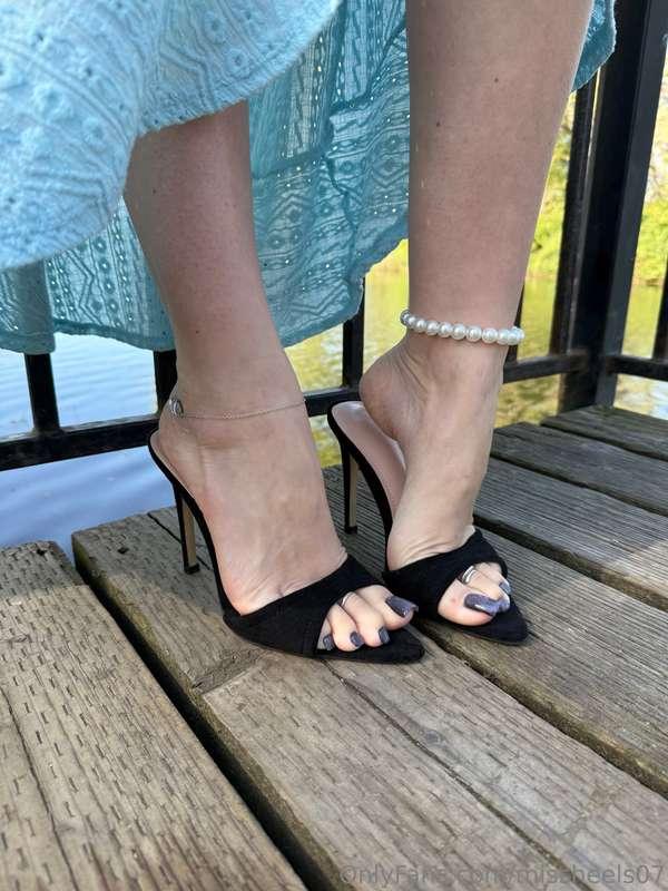 What about black cute mules? 🖤