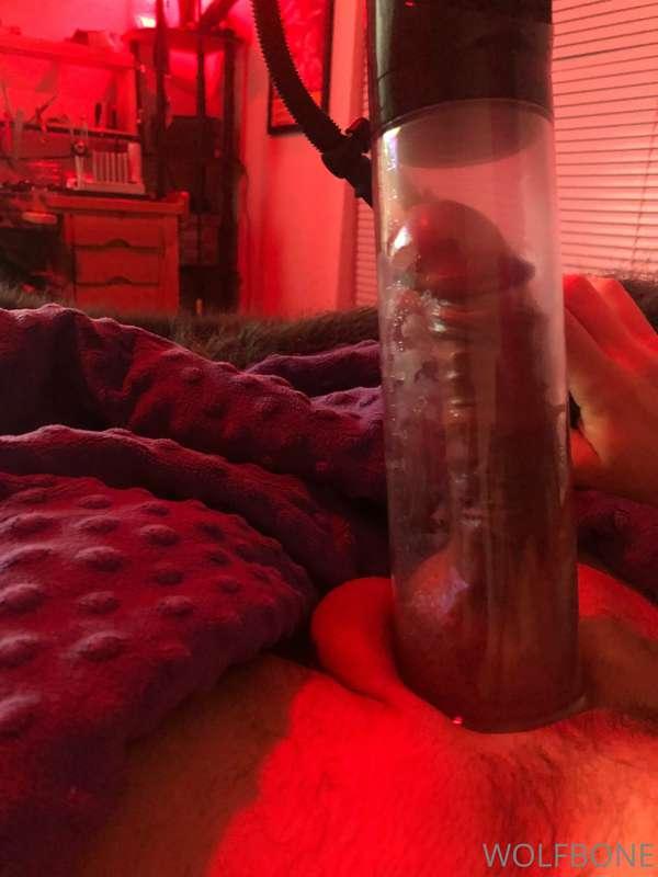 Playing with my pump tonight 🐺😈
