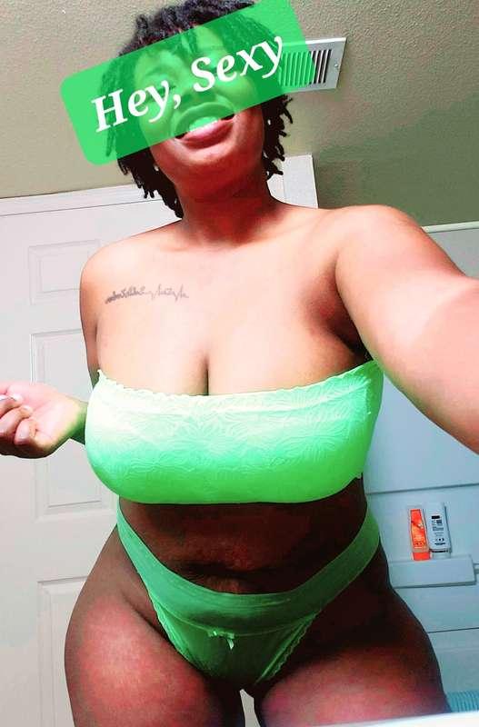 Happy Hump Day loves 😘 check your DMs for a juicy surprise 💋