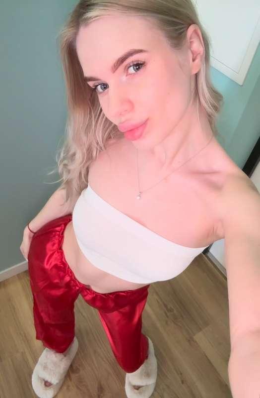 Baby,I'm not one of those who put on a show for attention😏 I..
