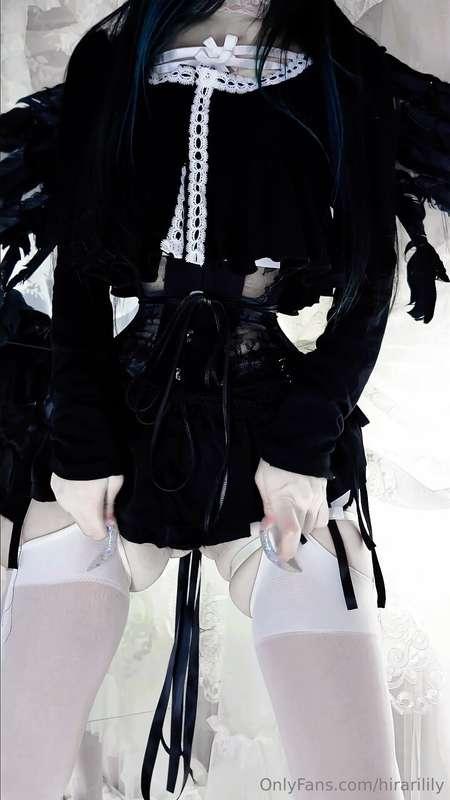 🌙⟡.· Pushing up knee-highs / With nails over panties