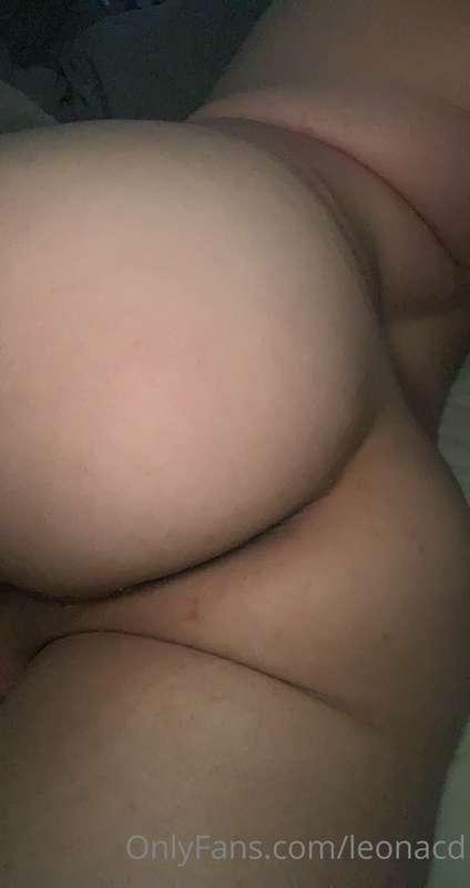 Phone full of random booty pics 😂