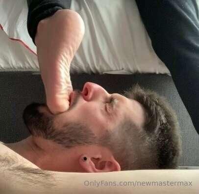 Please just eat my foot bro 😭 