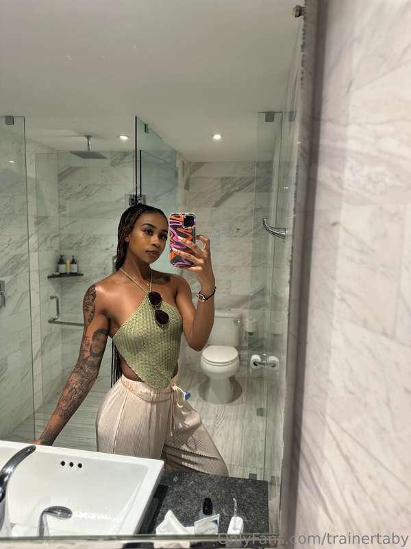 Just another mirror selfie! 📸