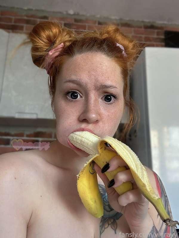 this banana is so delicious, can I get a better one? 
┐( ˘ ､ ˘ )┌


#babyface #daddysgirl #girlfriend #waifu #selfie #ginger #redhead #blog #fyp #fun #banana