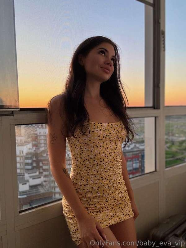 The golden hour is when everything feels magical... 🌅💛 Let’s..