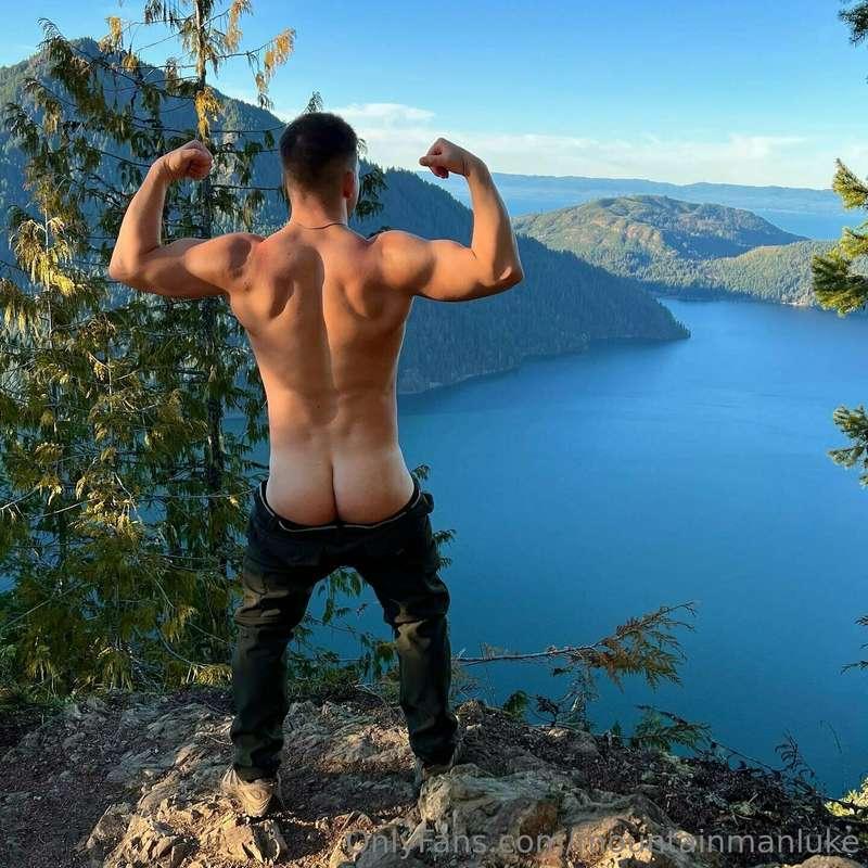 Throwback to a hike I did last summer 🍑😛😈