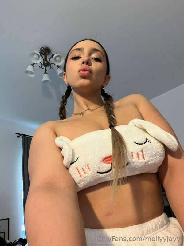 Give me a kiss 💋😈