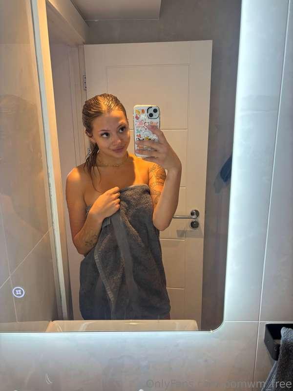 Did you watch my shower tape on my VIP page @pom_wm ?!?! 