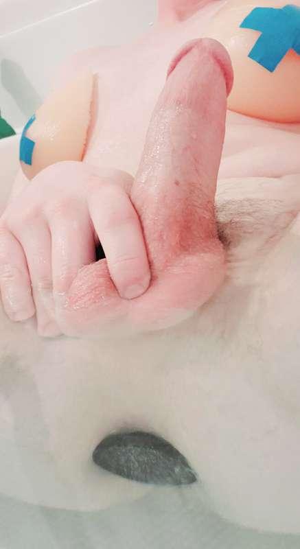 Who wants a bath with mommy~