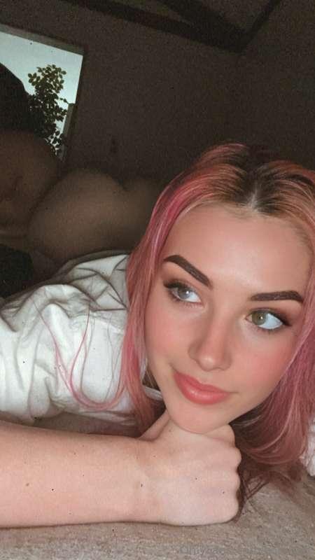 I just wanted to remind you how cute I look with pink hair 🩷..