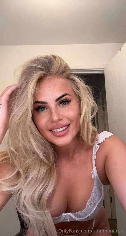 thought my freckles looked cute💕